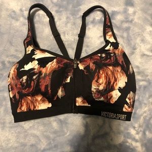 Victoria’s Secret front close sports bra